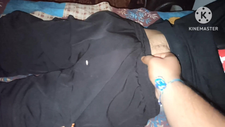 Desi__Panda: Mahasiswi straight ngentot kontol raksasa dengan pakaian dalam
