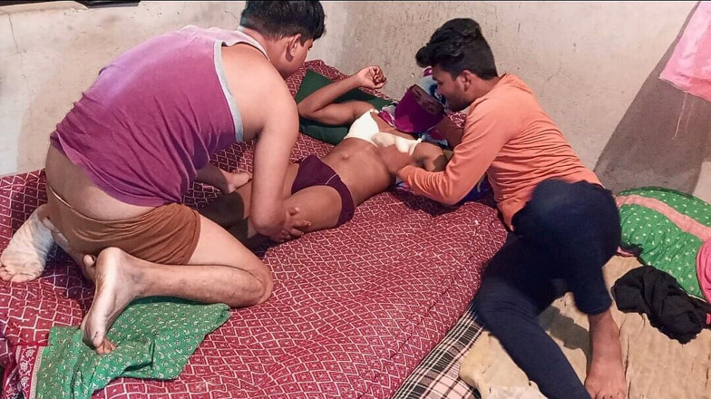 Indian Hijraji: Sex în trei din satul indian cu transsexual