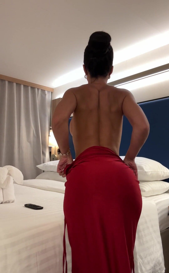 Miss Lexa: Balayez vers la droite pour me voir me casser le...