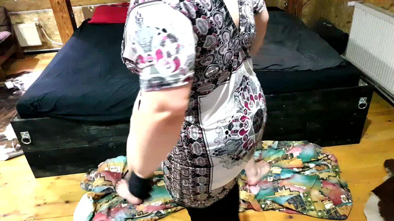 Femdom-Team-German: A doua pedeapsă CBT: Testicule masate și alungite