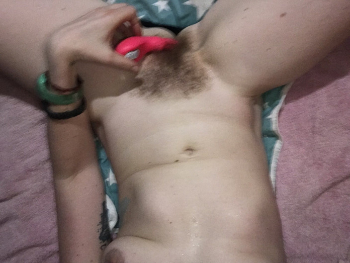 MistressWriggler: Orgasmo bene sul mio letto dopo diversi mini orgasmi nel...
