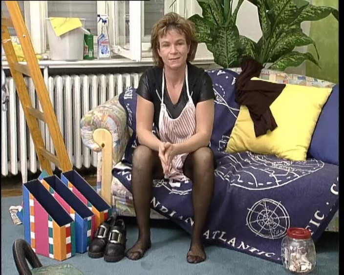 YOUR FIRST PORN: 2 Hausfrauen Privat (1xriesen Kitzler) - 2 huisvrouwen privé (1x enorme clit)