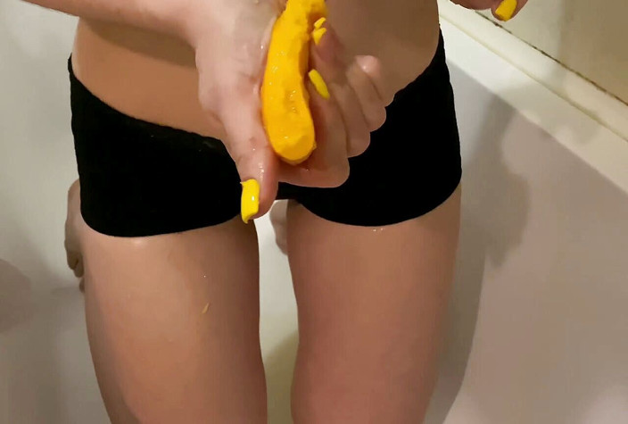 Monnycka: Meu corpo como suco de laranja