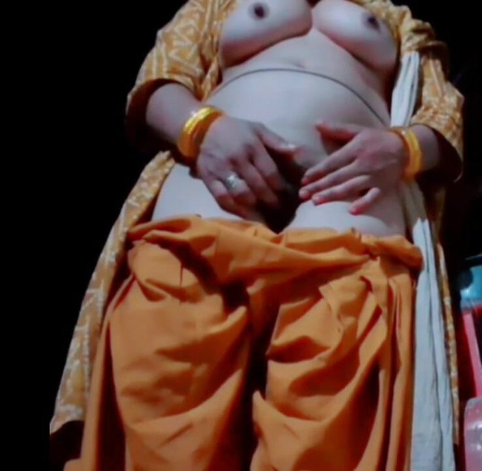 TricolorMusic3: La ragazza sexy del villaggio spara i suoi mms nudi...
