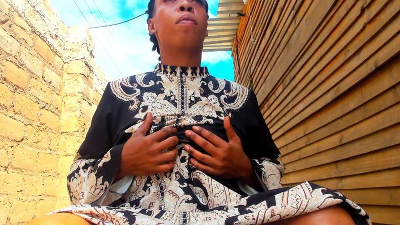 AnalEbony: Je twerke mon gros cul dehors