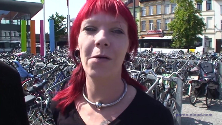 Porno Cloud: Offentlig rödhårig milf blir smälld