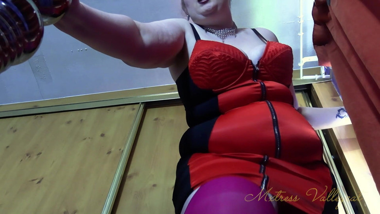 Mxtress Valleycat: Shrunk a Stomped
