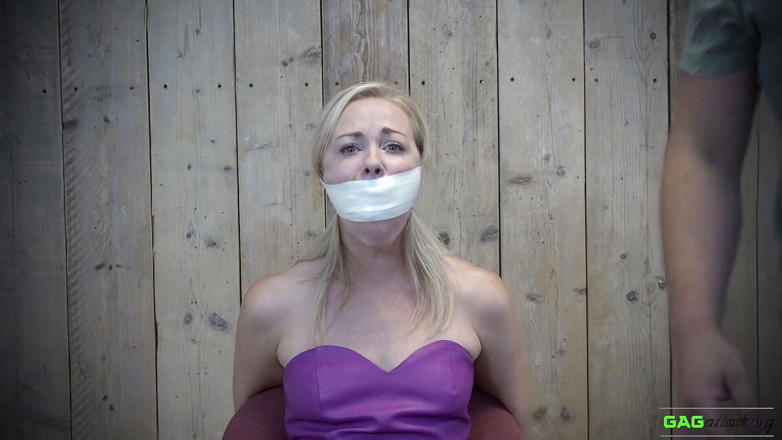 Gag Attack: Lucy - bande microfoam, haut-le-cœur, haut-le-cœur