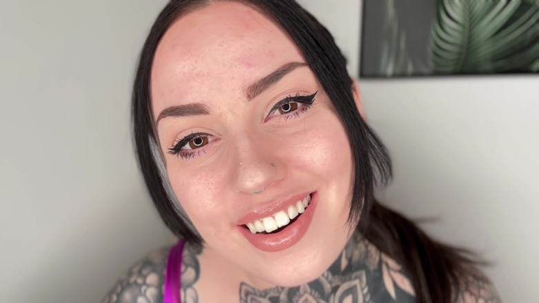 Miss Valentina: Eye Contact Mesmerise