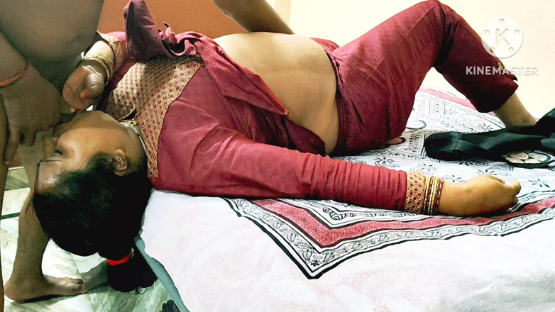 Annu bhabhi: Une bhabhi de gym se masturbe en hindi
