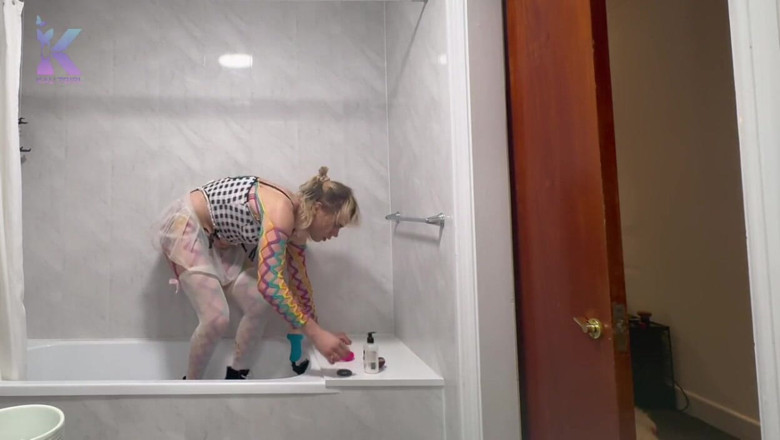 Kali TGirl: Kalitgirl utilise une machine à baiser