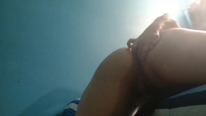 Bellaboo: Ibu-ibu nakal ngentot memek dan ngentot bantal sambil ngentot