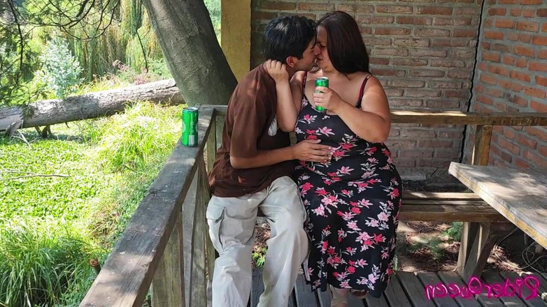 Riderqueen: Gordinha madrasta gosta da companhia de seu enteado recém-chegado - beijos