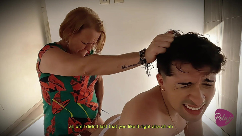 Pelaje mix: Macocha odkrywa, że jej pasierb jest gejem i karze go, ruchając...