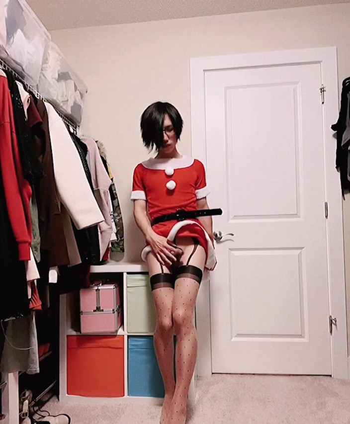 Eva Pans: Asian Tranny Merry Christmas!