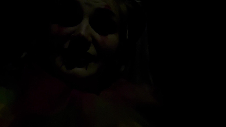 EeveeXo: Trashy clown girl offentlig toalett pissar blinkande och röker