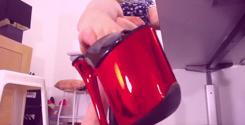 Nylon fetish 4u: Merangkak di bawah mejaku, jalang! Lidahmu siap untukku, lidahmu harus...
