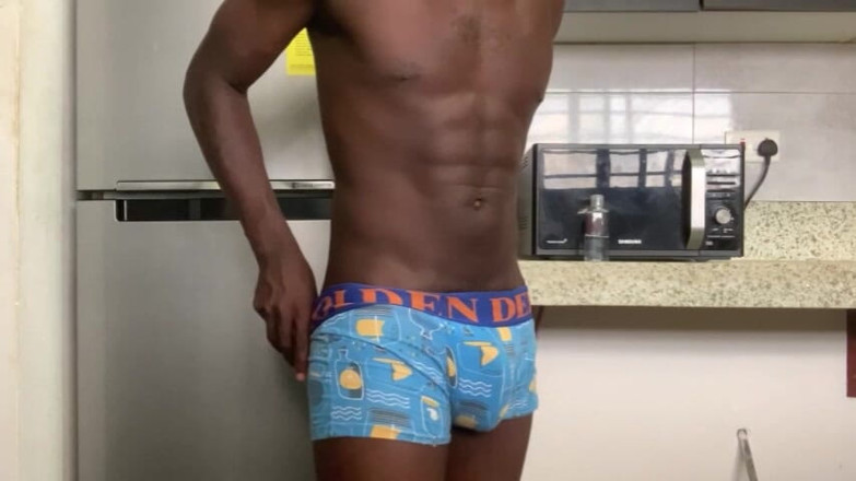 WildFreakBottom: Groot sperma onder bokser, kreunen en hard uitpuilen