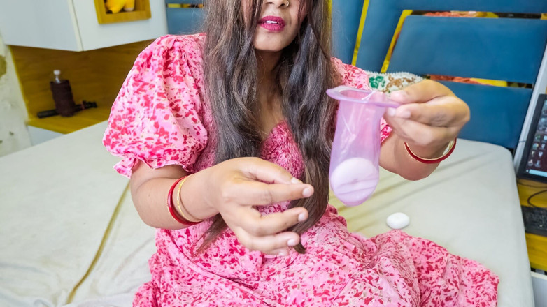 pinki_cute: Güzel desi mallu yenge kadın prezervatifi sipariş etti ve kurye...