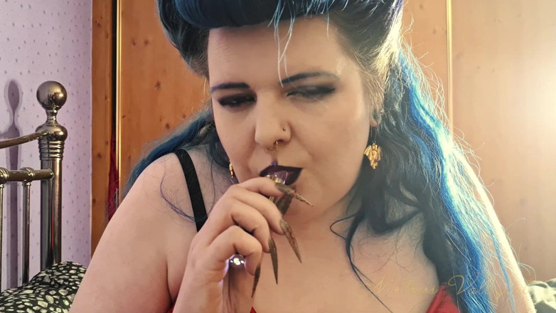 Mxtress Valleycat: Sanguine Smoke