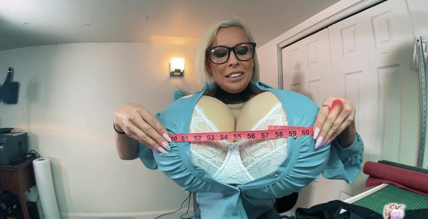 TheBustySasha: 魔法のブラ膨張、爆乳が嬉しい!ブラジャー制作のプロジェクトに取り組むのが大好きです