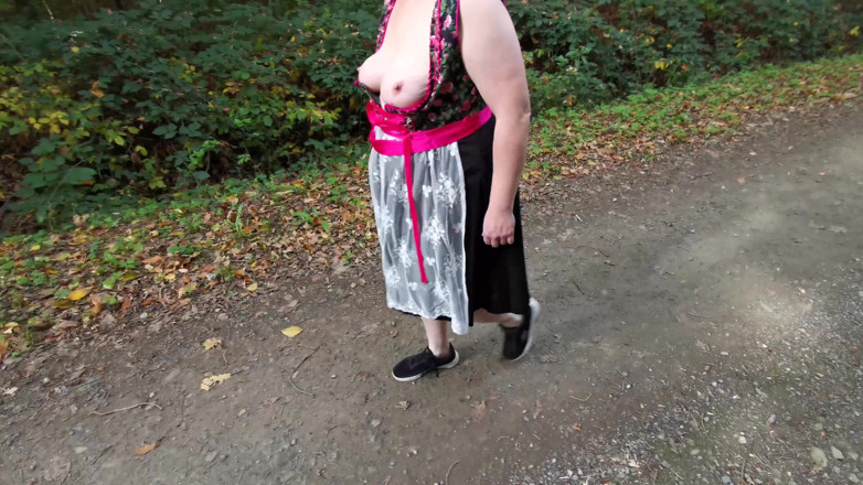 Bouncy Tits Action: Haar vagina billenkoek geven met gebonden tieten