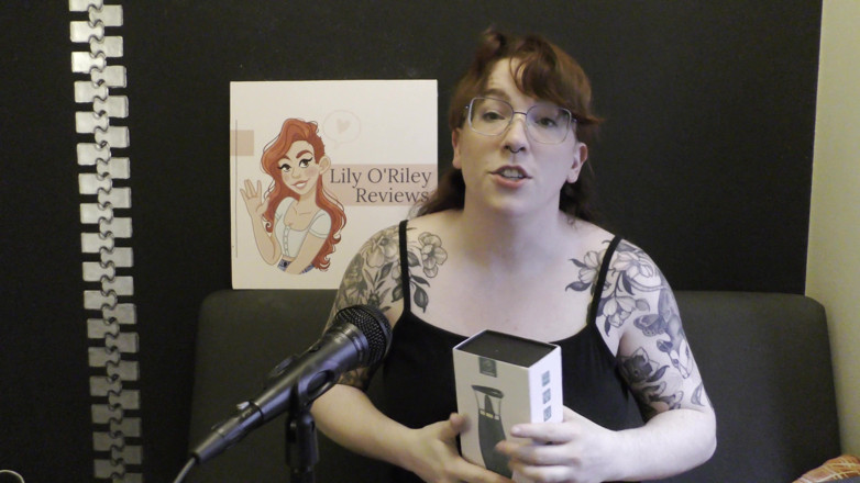 Lily O'Riley: Nsfw 从坏桃子舔蜂蜜尿舐振动器评论
