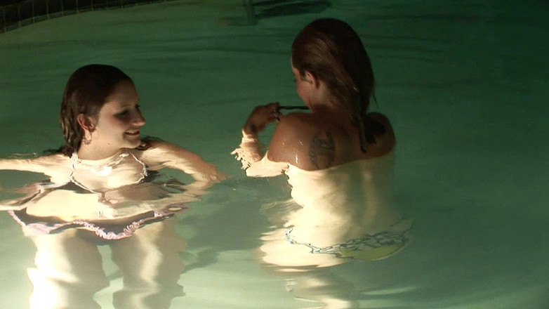 My Favorite Pornstars: Dua remaja panas berenang bogel di kolam