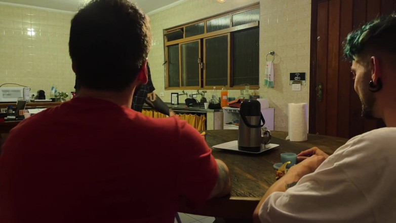 Dirty tricks gays: 社会上是异性恋，屁股里是自由派