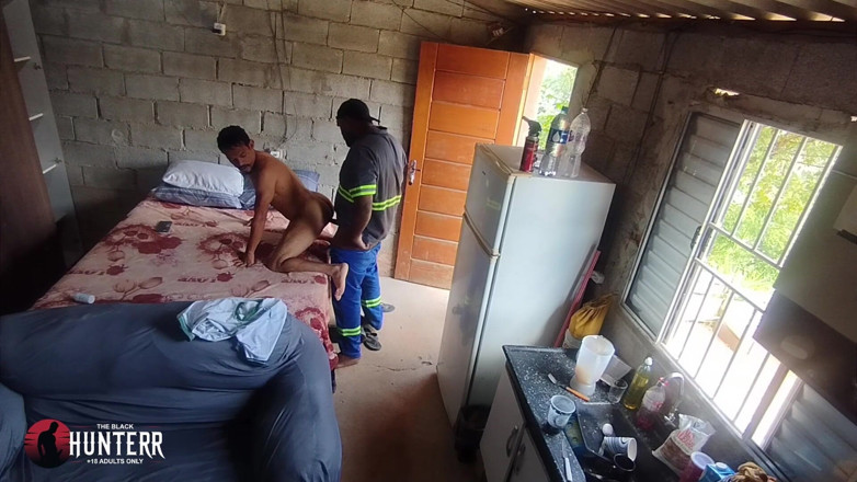 TheBlacKHunterr: Vecina mea muncitoare îmi fute curul video 2