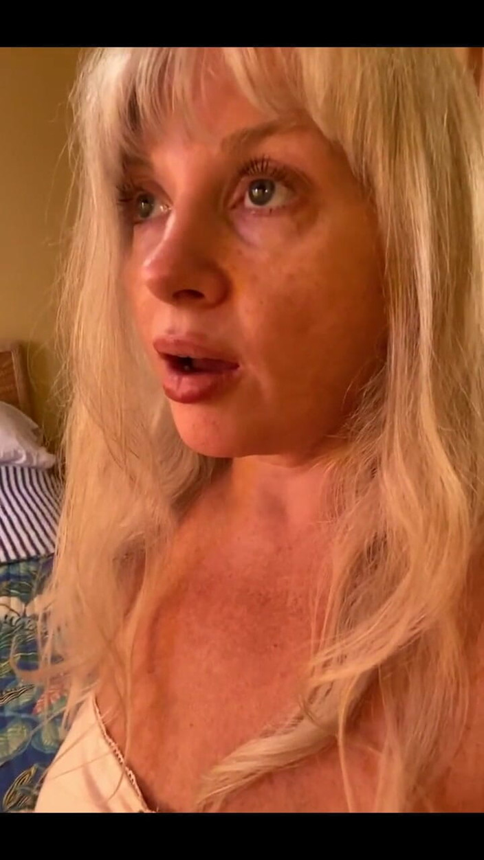 PaintedRose Taboo Femdom Fetish MILF: Bonjour mardi !