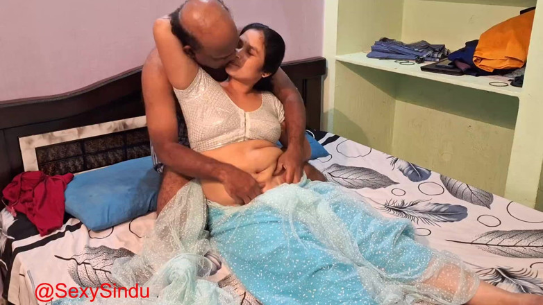 Sexy sindu: Індійська бхабхі займається сексом у сарі з 50-річним чоловіком