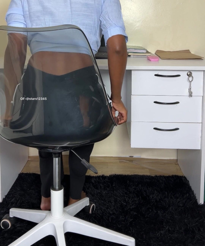 Its Nyota: Vedere la persoana 1 cu secretară sexy