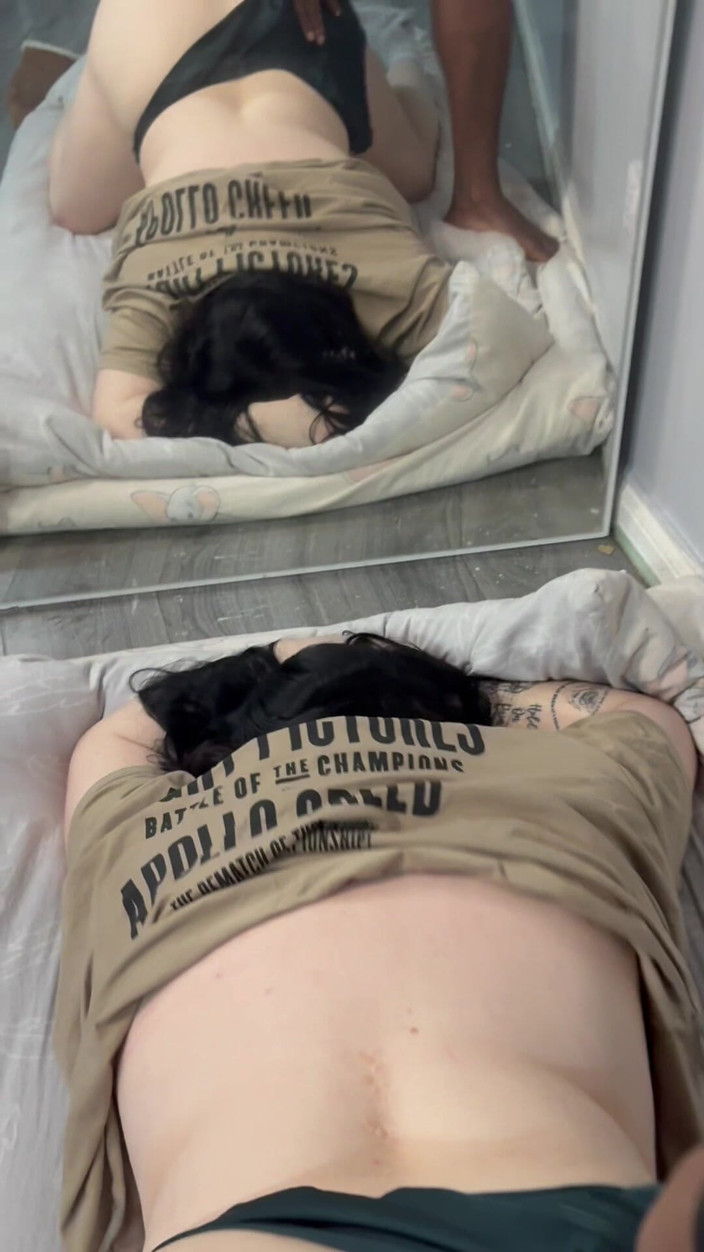 Nofaceguy09: 흑인 대물 자지로 마누라를 놀라게 했고 흰 쪼이는 보지 깊숙이 밀어넣어