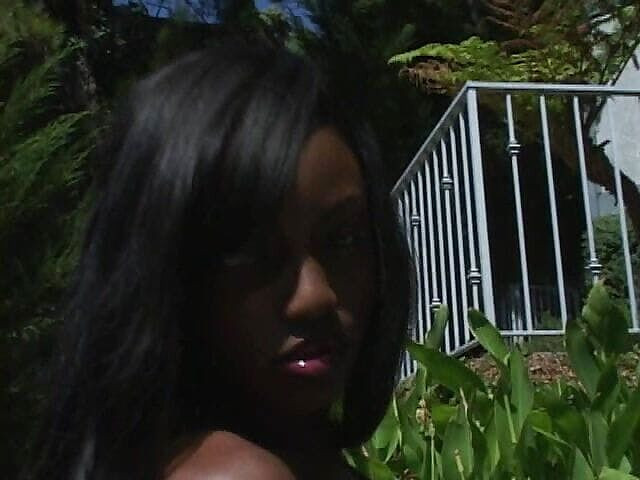 Radical Interracial: Sexy Jada Fire cvičí velkého bílého ptáka