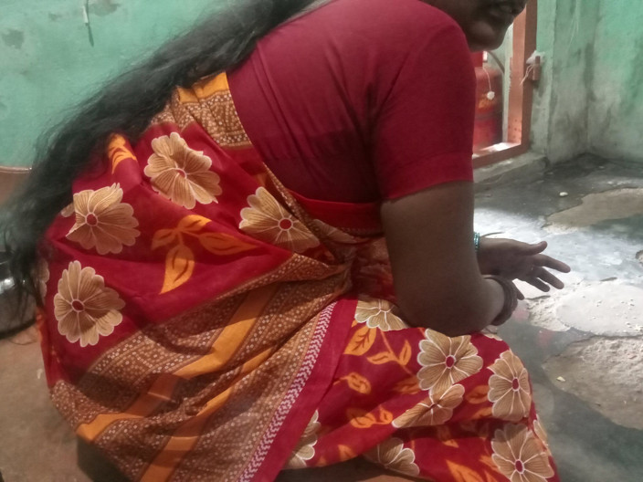 Priyanka314: 새엄마에게 펠라 해주는 Kerala 아줌마