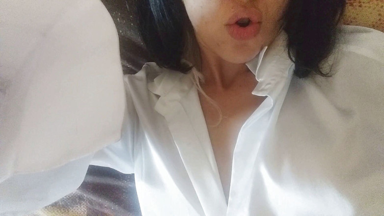 savannahamatoriale: З ремінцем і шовковою сорочкою я змушую вас бризкати