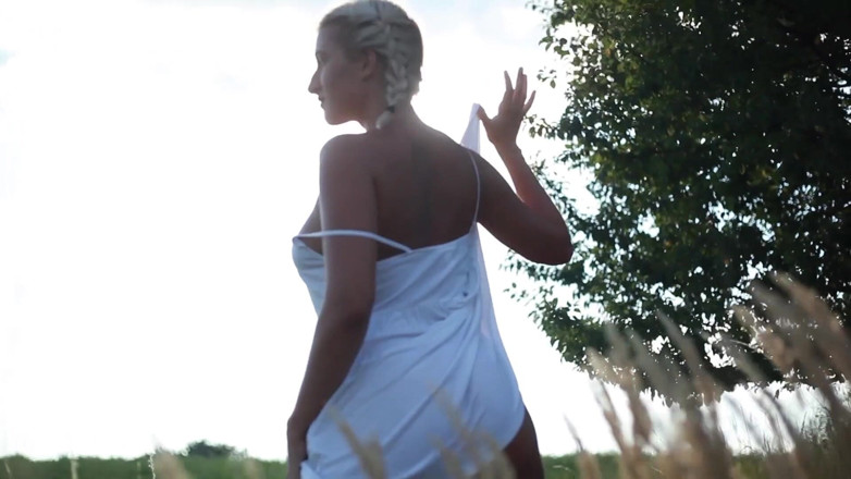 XCZECH: Sharon cherry - Due ragazze che mostrano le fighe al tramonto