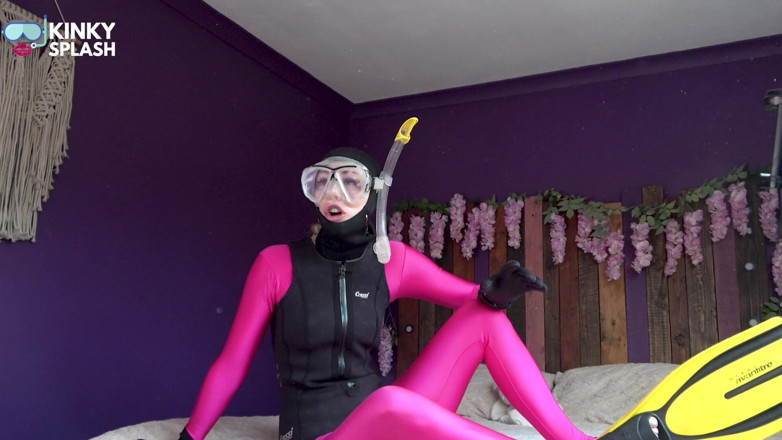 UKCuteGirl Lucy Lauren: Tajný agent Lucy's Neviditelný oblek neoprén a saténový misijní oblek