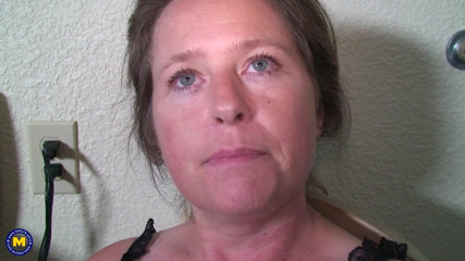 Mature NL: Зріла леді з красивими збудженими очима любить жирний чорний член
