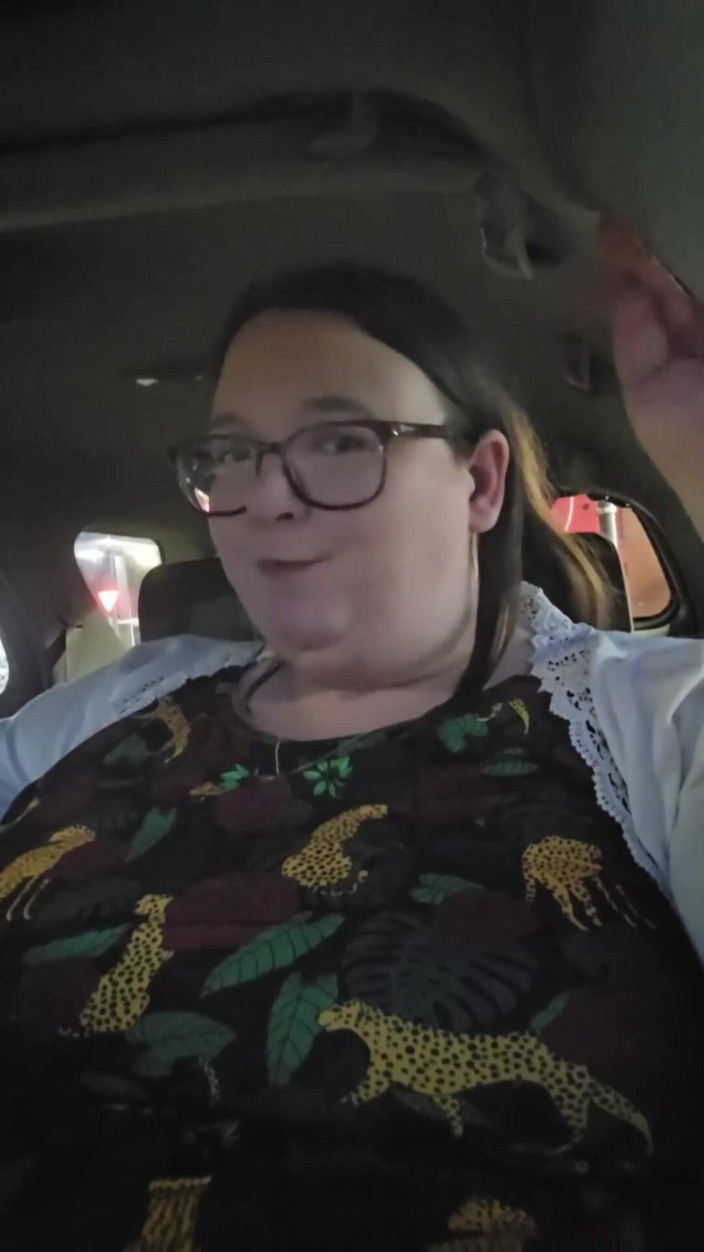 SSBBWLadyBrads: Fast Food wird im auto von meinem Feeder gefüttert