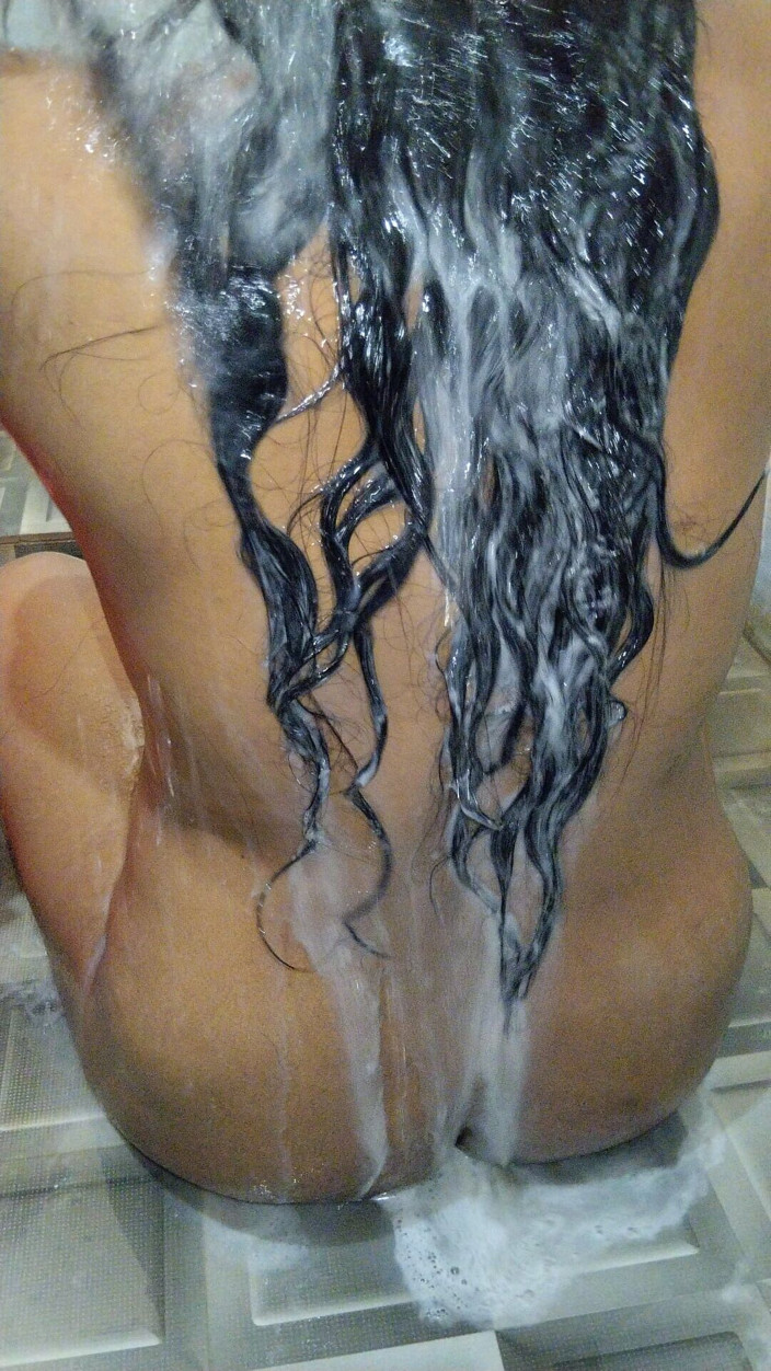 saira454: Wanita cantik seksi lagi asik mandi