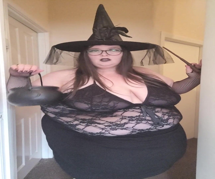 SSBBWLadyBrads: Толстая жиробасина хулиганская ведьма