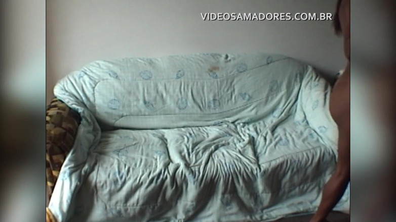 Amateurs videos: Mladý pár je přistižen při sexu nevlastním otcem dívky