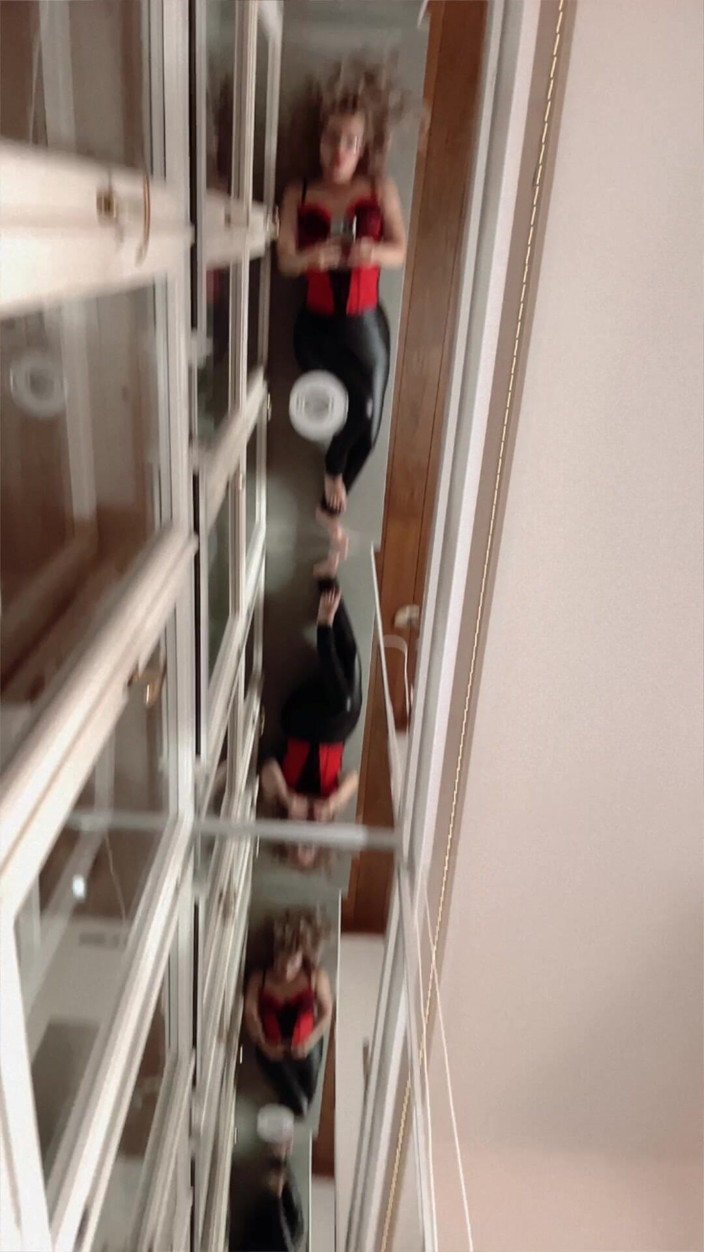 FinDom Goaldigger: Devant le miroir