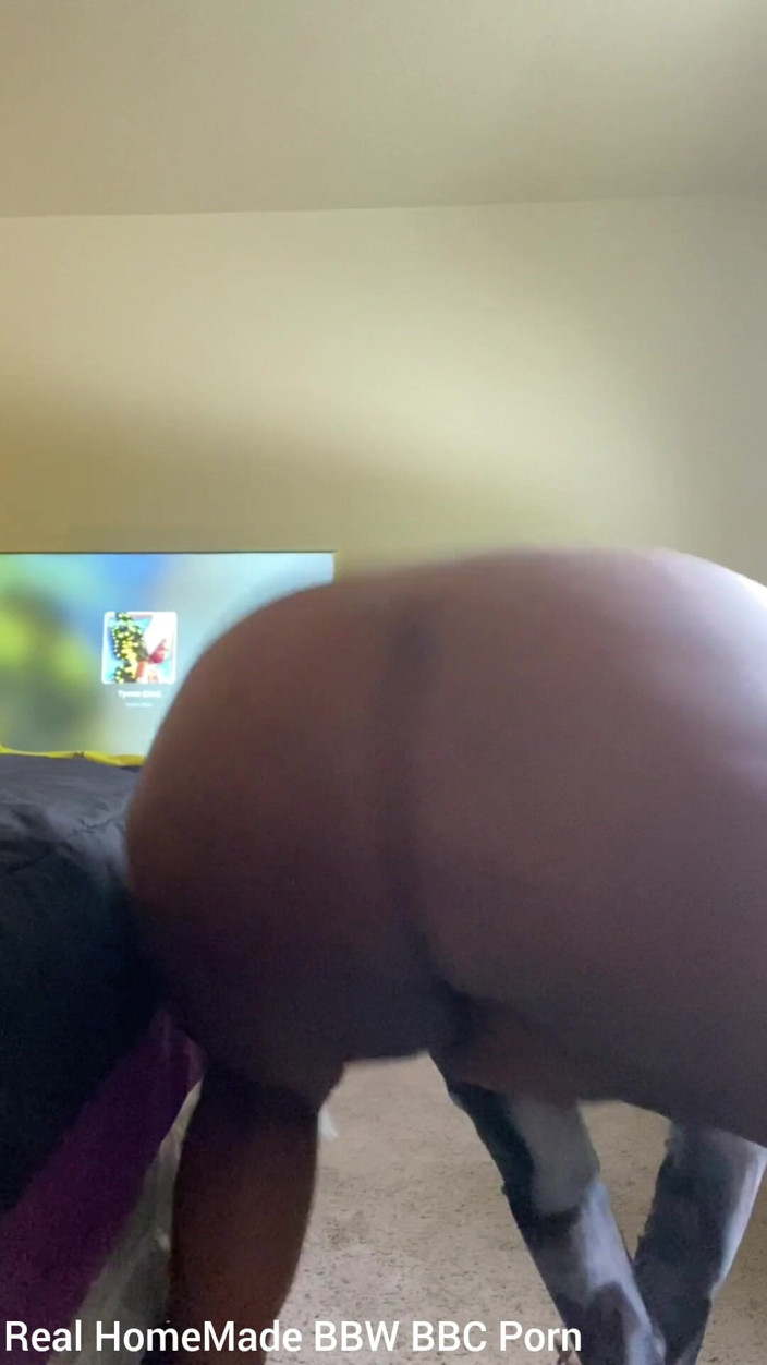 Super sexy ebony cuties: Curvada sobre saltando balançando minha bunda enorme