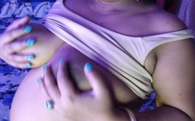 HotGirl21: La ragazza si eccita facendo sesso online e si spoglia...