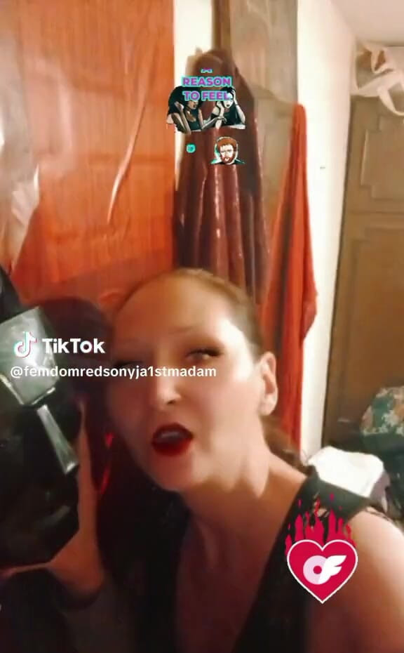 Dominatrix Redsonyja: BDSM Im Qween Tanpa Salinan Im Sahaja Satu