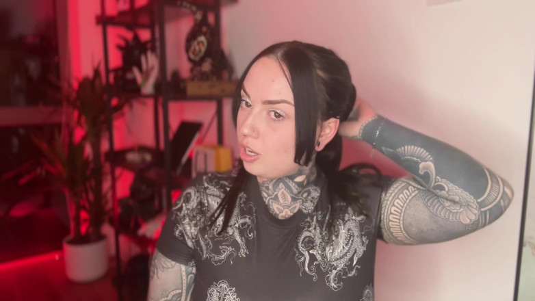 Miss Valentina: Patético beta macho joi