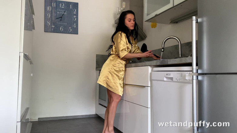 Puffy Network: Ustensiles de cuisine par mouillé et gonflé